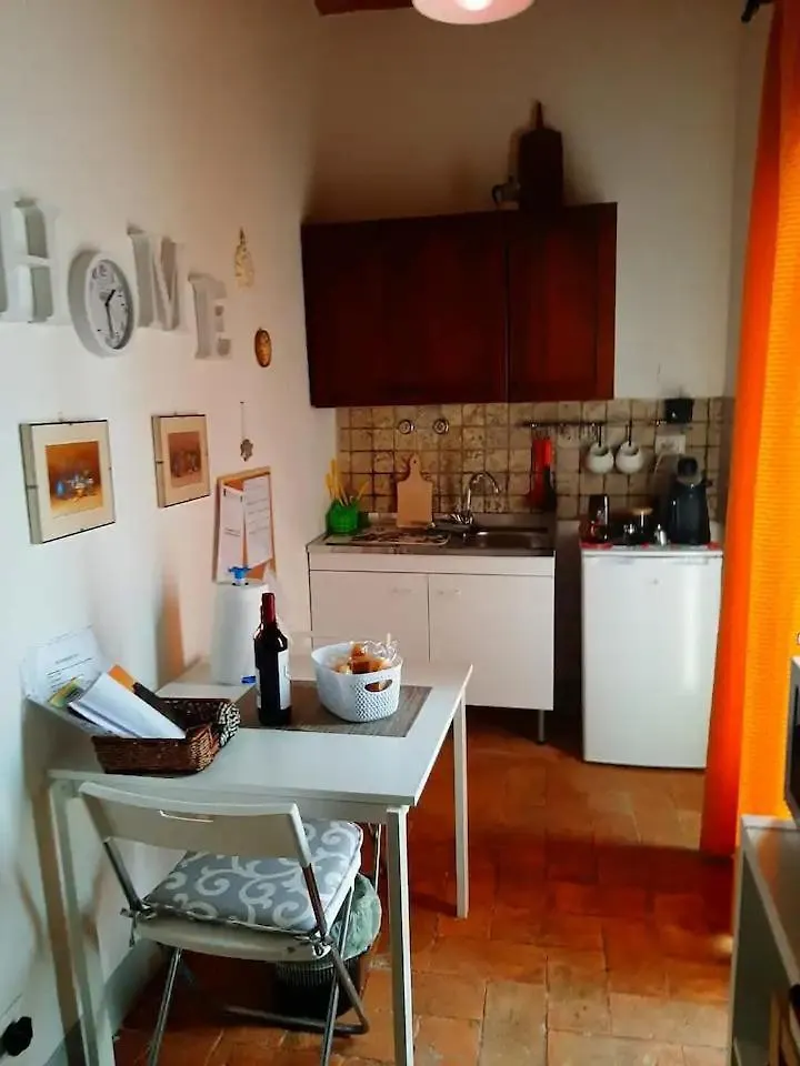 شقة La Casina Di Ancicucco 2 سان جيمينيانو 0*,
